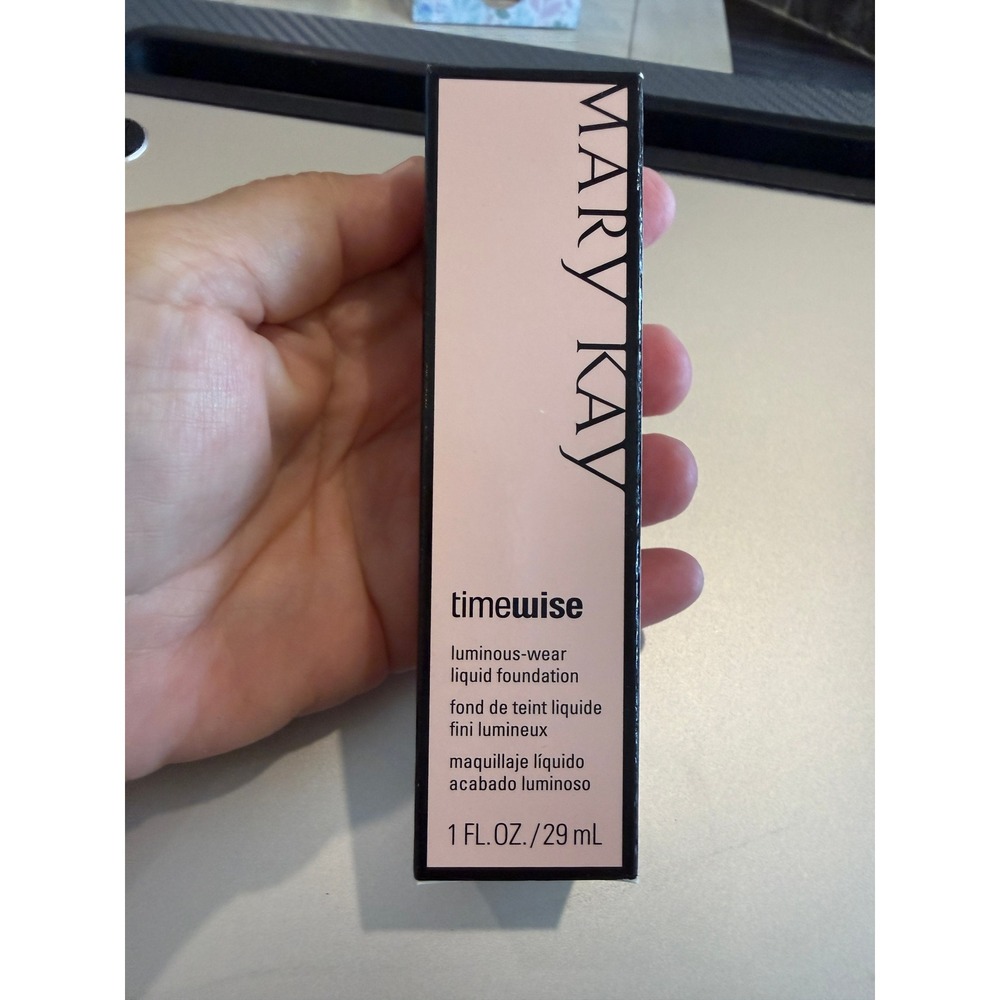 Mary Kay TimeWise Luminous Wear Liquid Foundation Beige 4 Normal Dry Skin 1oz